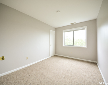 31 Stuart Avenue - Photo Thumbnail 11