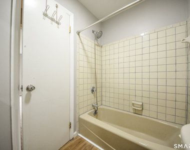 31 Stuart Avenue - Photo Thumbnail 15