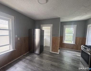 473 Putnam Street - Photo Thumbnail 4