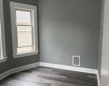 473 Putnam Street - Photo Thumbnail 2