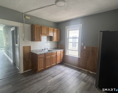 473 Putnam Street - Photo Thumbnail 3