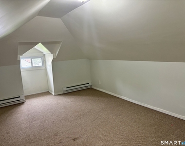 565 Sylvan Avenue - Photo Thumbnail 17