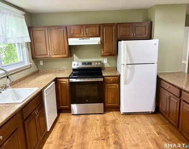 565 Sylvan Avenue - Photo Thumbnail 11