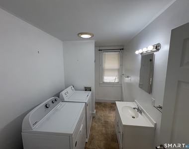 565 Sylvan Avenue - Photo Thumbnail 13