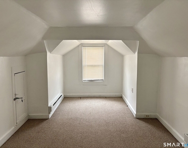 565 Sylvan Avenue - Photo Thumbnail 16
