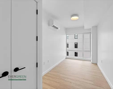 333 Linden Blvd - Photo Thumbnail 4
