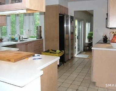335 Greens Farms Road - Photo Thumbnail 7