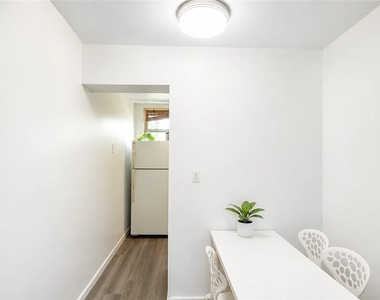 5846 Bartlett St - Photo Thumbnail 9