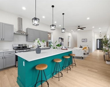1361 Hawthorne St - Photo Thumbnail 7