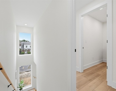 1361 Hawthorne St - Photo Thumbnail 25