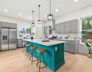 1361 Hawthorne St - Photo Thumbnail 3