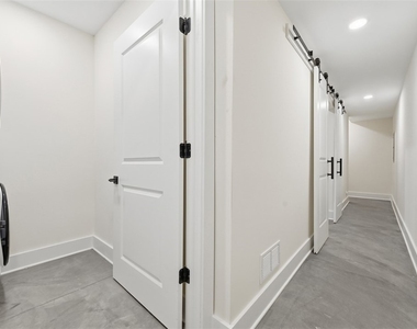 1361 Hawthorne St - Photo Thumbnail 19