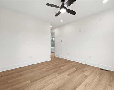 1361 Hawthorne St - Photo Thumbnail 26