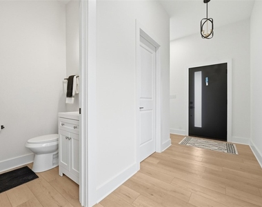 1361 Hawthorne St - Photo Thumbnail 17