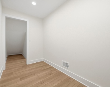 1361 Hawthorne St - Photo Thumbnail 30