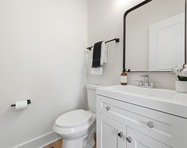 1361 Hawthorne St - Photo Thumbnail 20