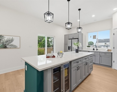 1361 Hawthorne St - Photo Thumbnail 5