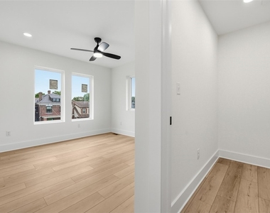 1361 Hawthorne St - Photo Thumbnail 10