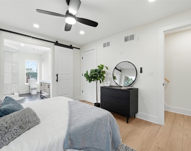 1361 Hawthorne St - Photo Thumbnail 13