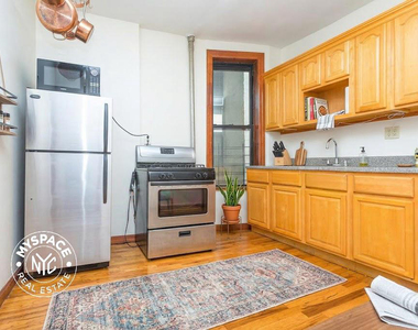 322 Rodney Street - Photo Thumbnail 2