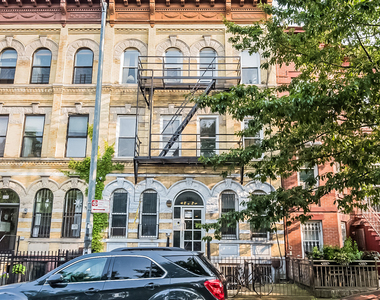 828 Halsey Street - Photo Thumbnail 15