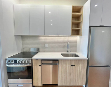 1823 Woodbine Street - Photo Thumbnail 4