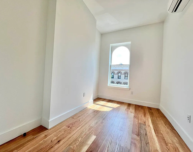 1823 Woodbine Street - Photo Thumbnail 8