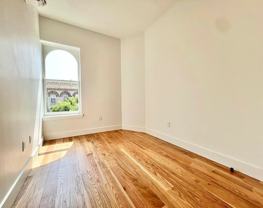 1823 Woodbine Street - Photo Thumbnail 5