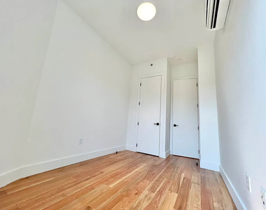 1823 Woodbine Street - Photo Thumbnail 9