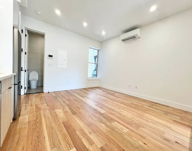 1823 Woodbine Street - Photo Thumbnail 3