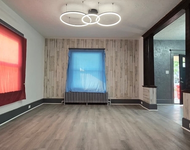 1704 E Main St - Photo Thumbnail 4