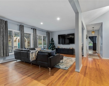 4892 Macgregor Lane - Photo Thumbnail 8