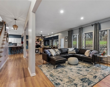 4892 Macgregor Lane - Photo Thumbnail 4