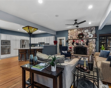 4892 Macgregor Lane - Photo Thumbnail 6