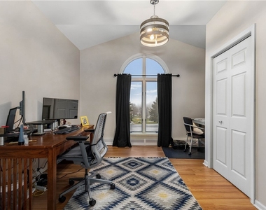 4892 Macgregor Lane - Photo Thumbnail 12