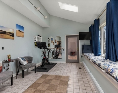 4892 Macgregor Lane - Photo Thumbnail 15