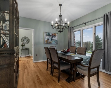 4892 Macgregor Lane - Photo Thumbnail 9