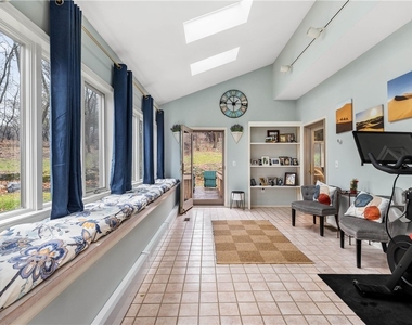 4892 Macgregor Lane - Photo Thumbnail 16