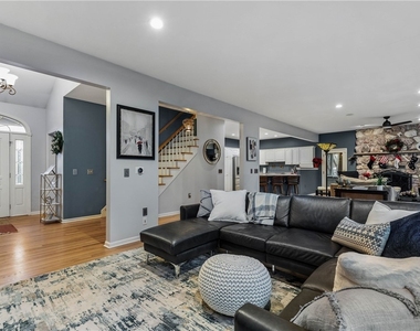 4892 Macgregor Lane - Photo Thumbnail 2