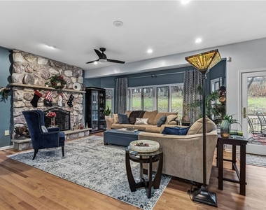 4892 Macgregor Lane - Photo Thumbnail 5