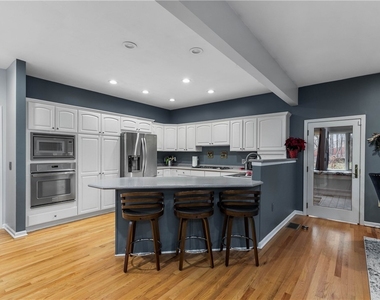 4892 Macgregor Lane - Photo Thumbnail 11