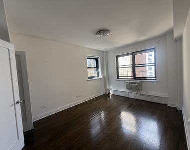 219 East 69th Street - Photo Thumbnail 5