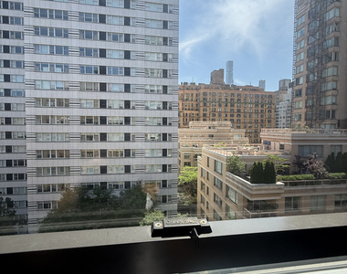 219 East 69th Street - Photo Thumbnail 6
