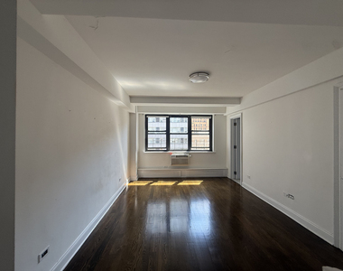 219 East 69th Street - Photo Thumbnail 2