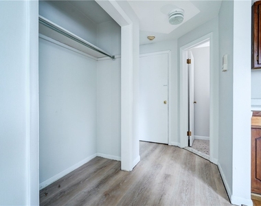 400 Main Street - Photo Thumbnail 4