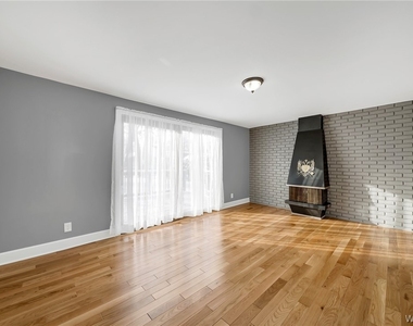 206 Wrexham Court N - Photo Thumbnail 16