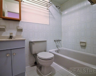 283 Sackett St - Photo Thumbnail 6