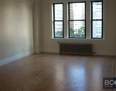 East 68th Street - Photo Thumbnail 5