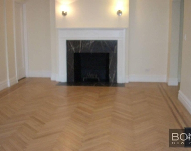 East 68th Street - Photo Thumbnail 4