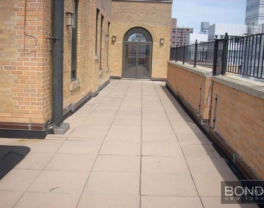 East 68th Street - Photo Thumbnail 11